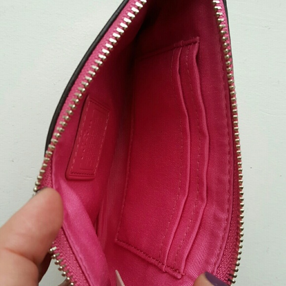NWOT Coach Wristlet - Picture 4 of 6